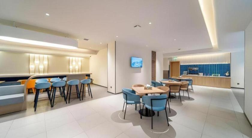 Jinjiang Inn Wuhan Wansongyuan Food Street Qushui Building מראה חיצוני תמונה