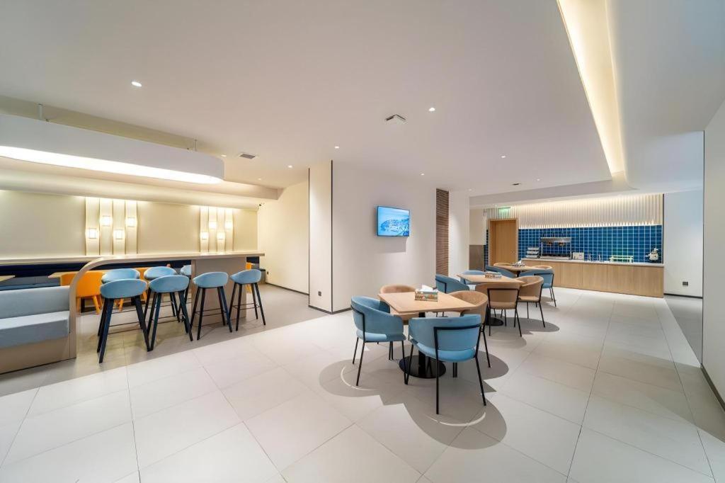 Jinjiang Inn Wuhan Wansongyuan Food Street Qushui Building מראה חיצוני תמונה